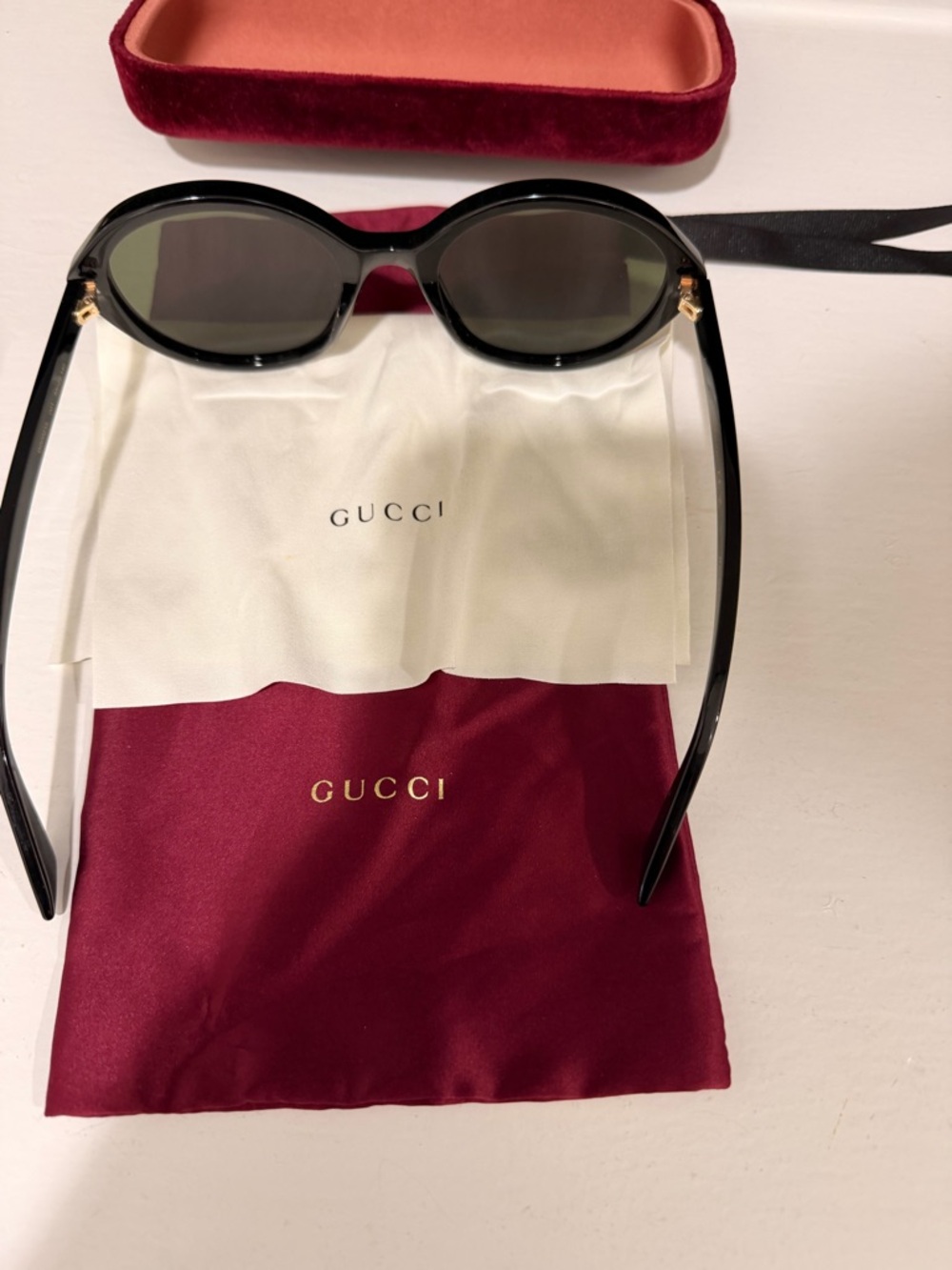 Gucci Black Round Sunglasses with Gold Details - Picture 3 of 5